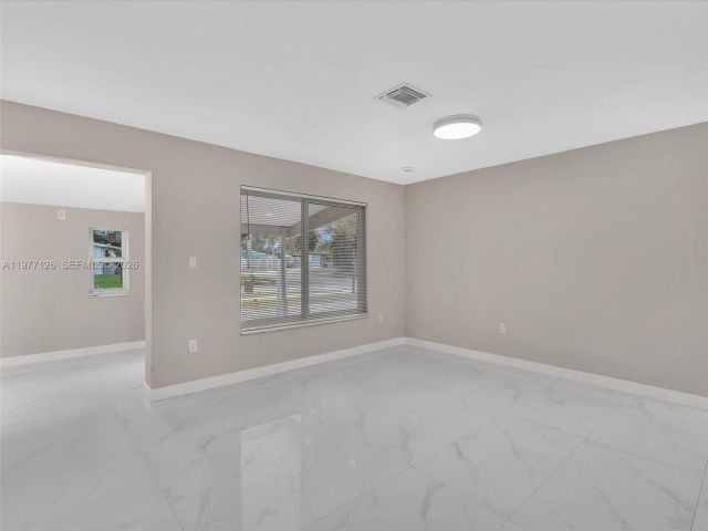 Дом в аренду по адресу 6800 Raleigh St - фото 7473111