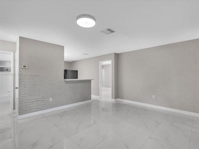 Дом в аренду по адресу 6800 Raleigh St - фото 7473113