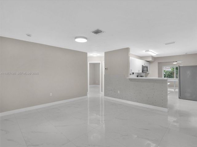 Дом в аренду по адресу 6800 Raleigh St - фото 7473114