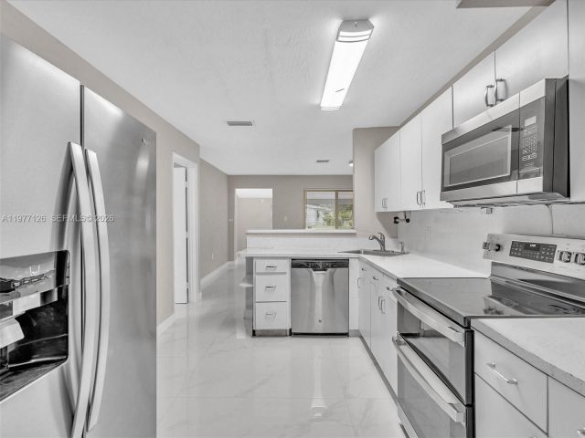 Дом в аренду по адресу 6800 Raleigh St - фото 7473121