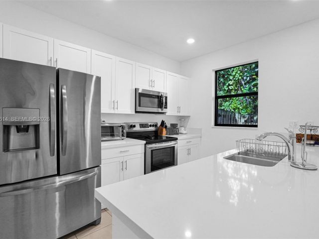 Продажа дома по адресу 1901 SW 5th Ct - фото 7482596