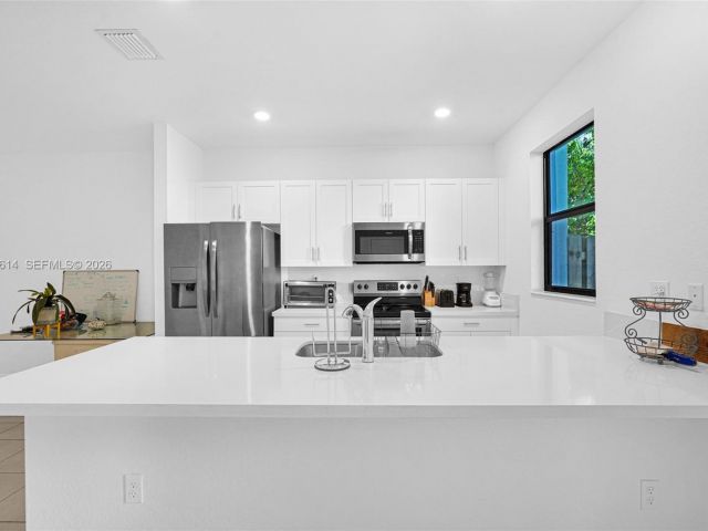 Продажа дома по адресу 1901 SW 5th Ct - фото 7482599