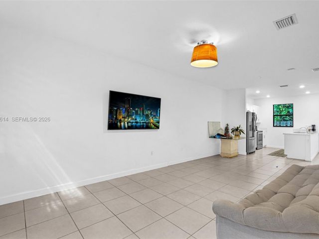 Продажа дома по адресу 1901 SW 5th Ct - фото 7482606