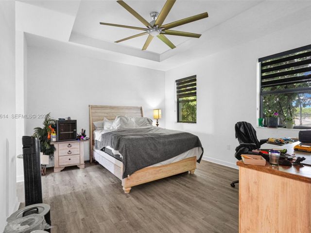 Продажа дома по адресу 1901 SW 5th Ct - фото 7482609