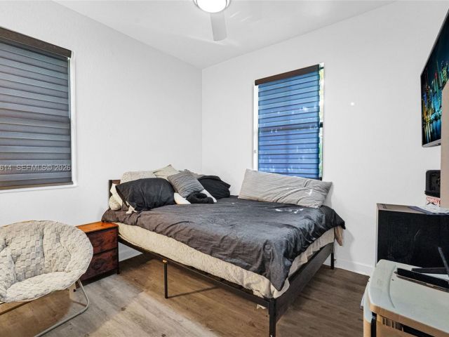 Продажа дома по адресу 1901 SW 5th Ct - фото 7482619