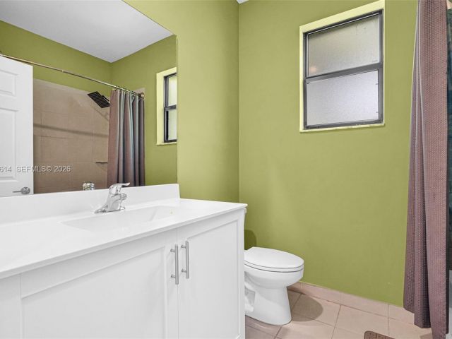 Продажа дома по адресу 1901 SW 5th Ct - фото 7482621