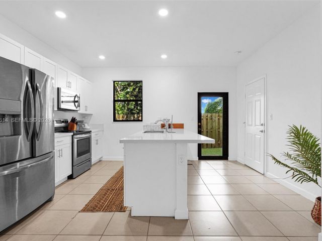 Продажа дома по адресу 1901 SW 5th Ct - фото 7482623