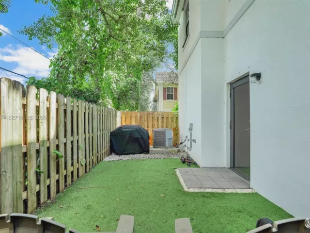 Продажа дома по адресу 1901 SW 5th Ct - фото 7626480