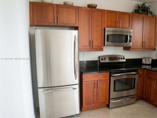 Продажа дома по адресу 1308 SW 3rd Ct - фото 7482456