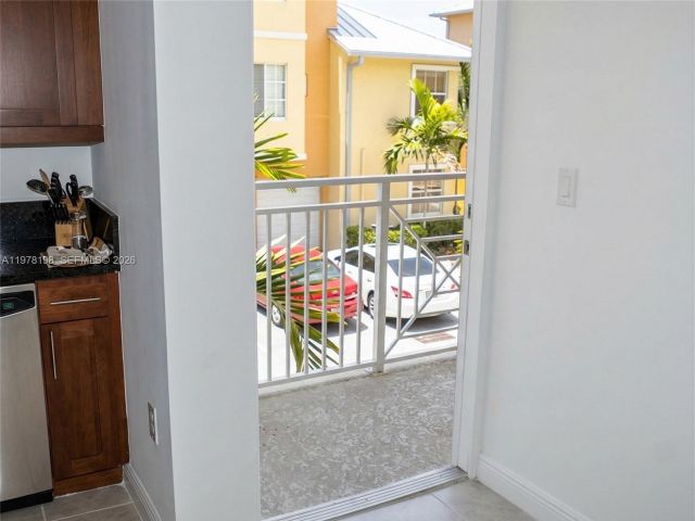 Продажа дома по адресу 1308 SW 3rd Ct - фото 7482458