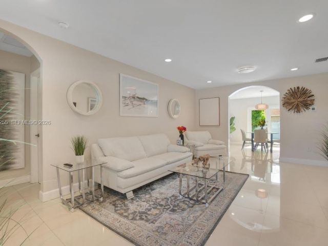 Дом в аренду по адресу 20560 NW 17th Ave - фото 7479554