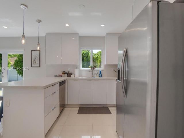 Дом в аренду по адресу 20560 NW 17th Ave - фото 7479561