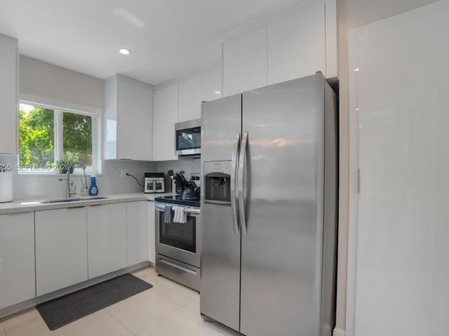 Дом в аренду по адресу 20560 NW 17th Ave - фото 7479562