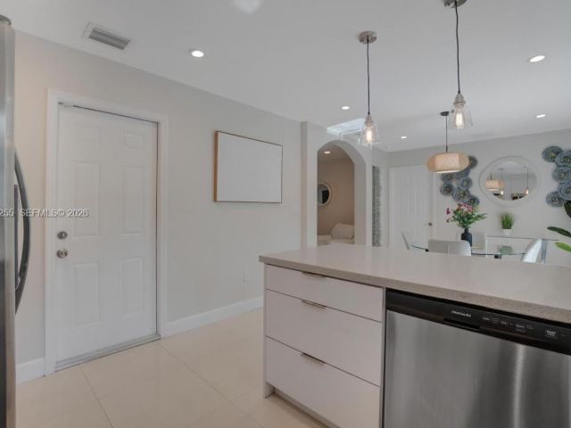 Дом в аренду по адресу 20560 NW 17th Ave - фото 7479563