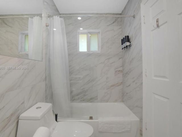 Дом в аренду по адресу 20560 NW 17th Ave - фото 7479568