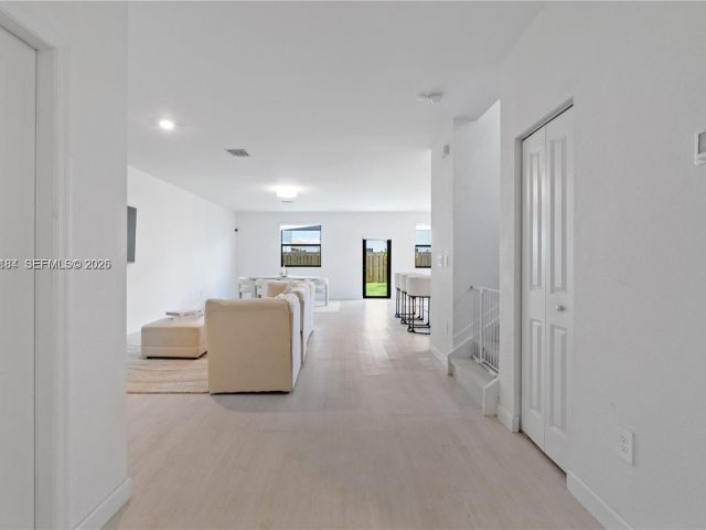 Дом в аренду по адресу 11932 SW 241st Ter 11932 - фото 7458949