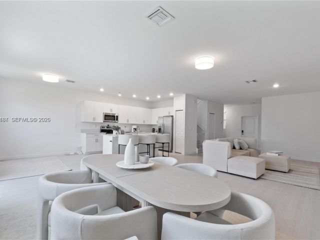 Дом в аренду по адресу 11932 SW 241st Ter 11932 - фото 7458952