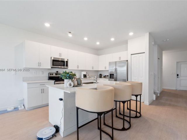 Дом в аренду по адресу 11932 SW 241st Ter 11932 - фото 7458953