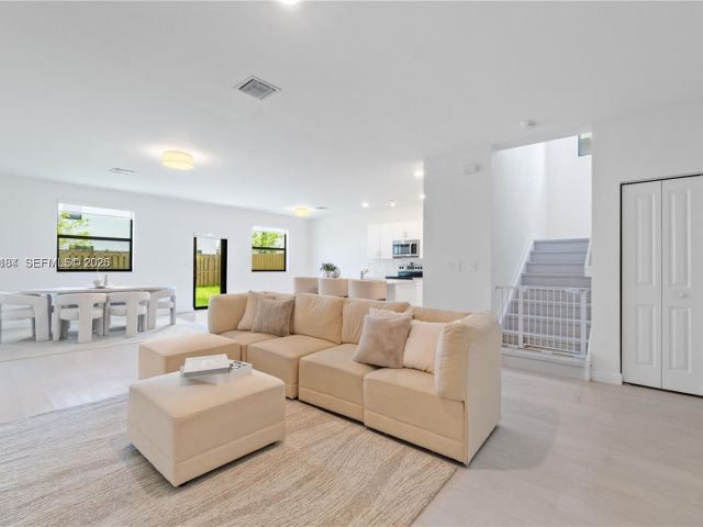 Дом в аренду по адресу 11932 SW 241st Ter 11932 - фото 7458959