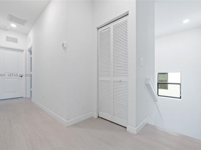 Дом в аренду по адресу 11932 SW 241st Ter 11932 - фото 7458961