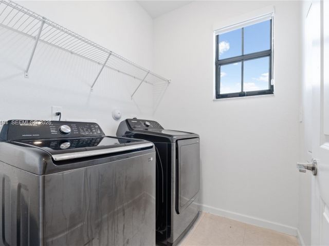 Дом в аренду по адресу 11932 SW 241st Ter 11932 - фото 7458962