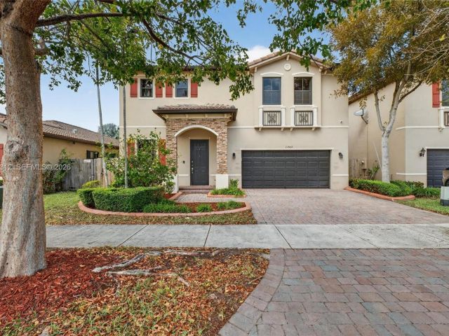 Дом в аренду по адресу 11561 SW 232nd Ln 11561 - фото 7458826