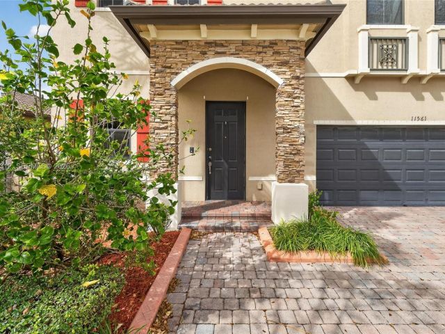 Дом в аренду по адресу 11561 SW 232nd Ln 11561 - фото 7458827