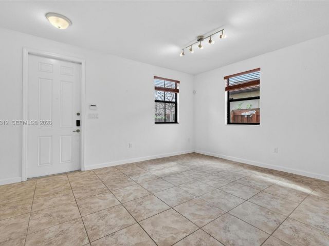 Дом в аренду по адресу 11561 SW 232nd Ln 11561 - фото 7458830