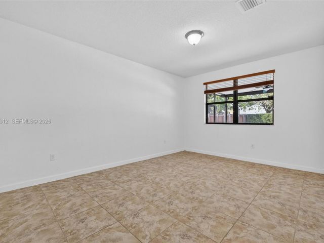 Дом в аренду по адресу 11561 SW 232nd Ln 11561 - фото 7458835