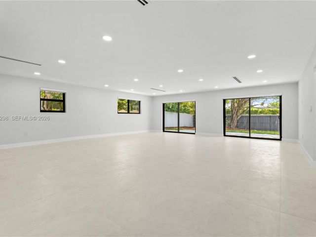 Продажа дома по адресу 11660 Canal Dr - фото 7525579