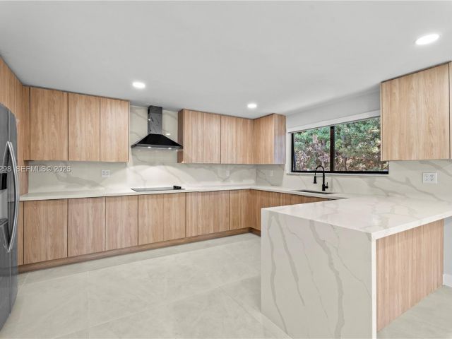 Продажа дома по адресу 11660 Canal Dr - фото 7525581