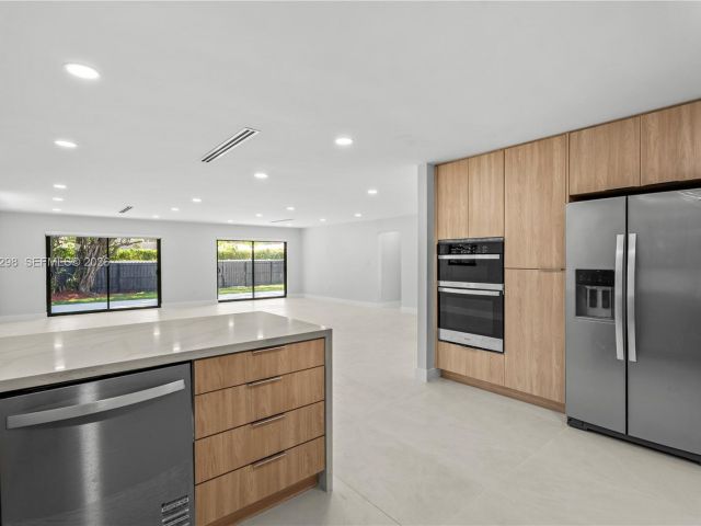 Продажа дома по адресу 11660 Canal Dr - фото 7525582