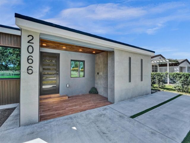 Дом в аренду по адресу 2066 NE 174th St . - фото 7480796