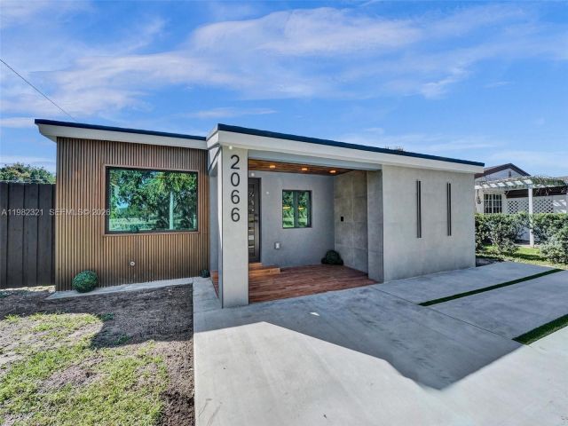 Дом в аренду по адресу 2066 NE 174th St . - фото 7480797