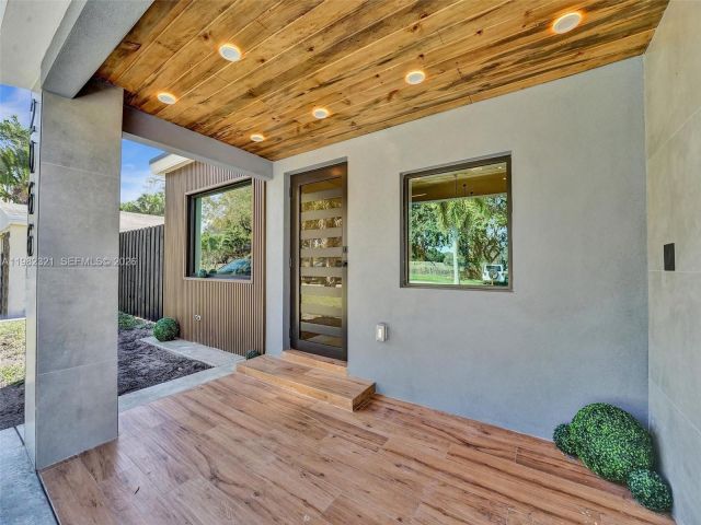 Дом в аренду по адресу 2066 NE 174th St . - фото 7480799