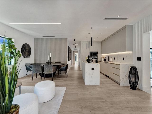 Дом в аренду по адресу 2066 NE 174th St . - фото 7480800