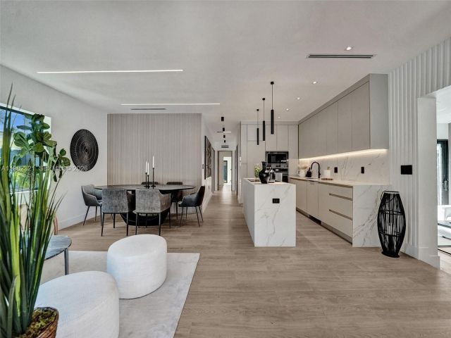 Дом в аренду по адресу 2066 NE 174th St . - фото 7480801