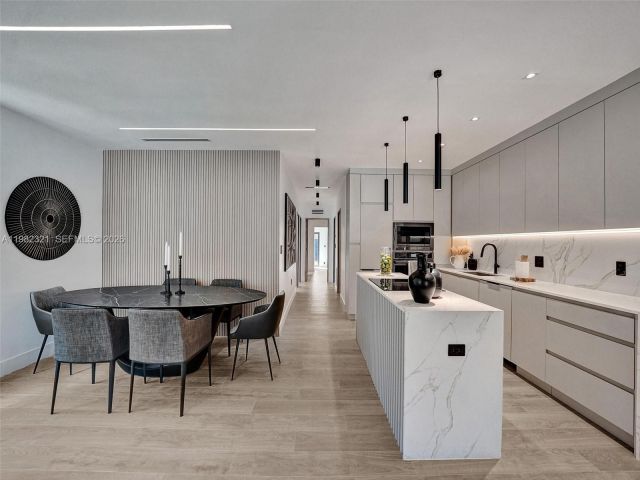 Дом в аренду по адресу 2066 NE 174th St . - фото 7480802