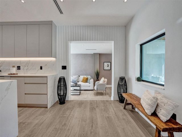 Дом в аренду по адресу 2066 NE 174th St . - фото 7480803