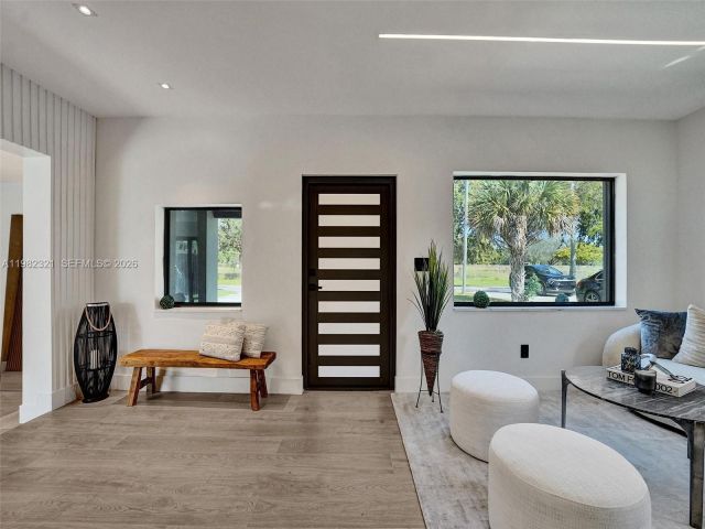 Дом в аренду по адресу 2066 NE 174th St . - фото 7480805