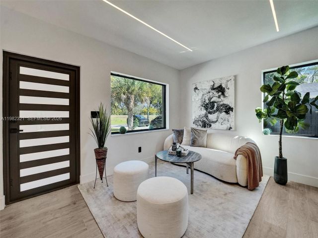 Дом в аренду по адресу 2066 NE 174th St . - фото 7480806