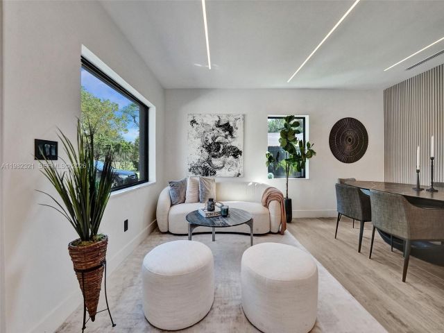 Дом в аренду по адресу 2066 NE 174th St . - фото 7480807