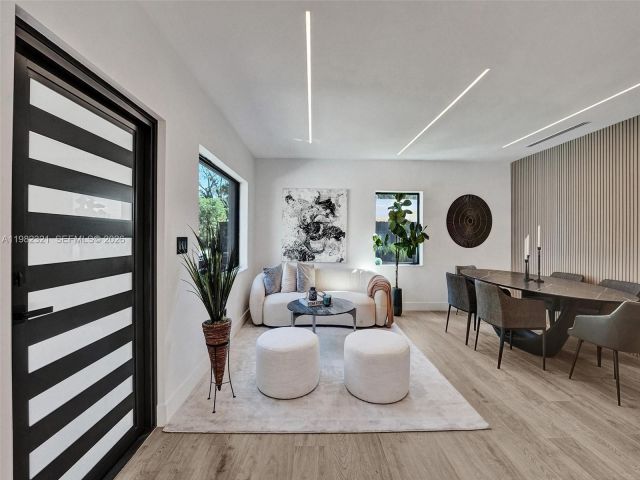 Дом в аренду по адресу 2066 NE 174th St . - фото 7480808