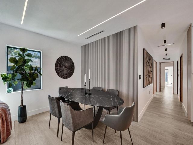 Дом в аренду по адресу 2066 NE 174th St . - фото 7480810