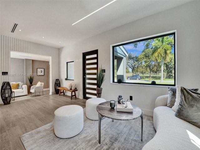 Дом в аренду по адресу 2066 NE 174th St . - фото 7480812