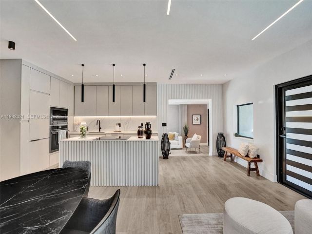 Дом в аренду по адресу 2066 NE 174th St . - фото 7480813