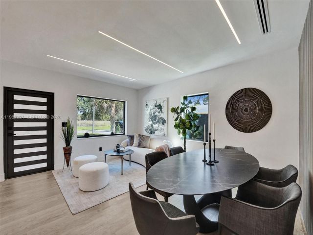 Дом в аренду по адресу 2066 NE 174th St . - фото 7480814