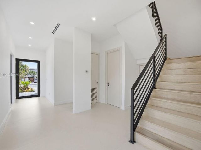 Дом в аренду по адресу 1321 NE 13th Ave 1321 - фото 7515205