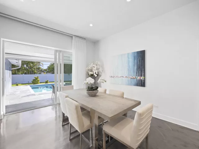 Продажа дома по адресу 930 NW 4th Court - фото 8895174