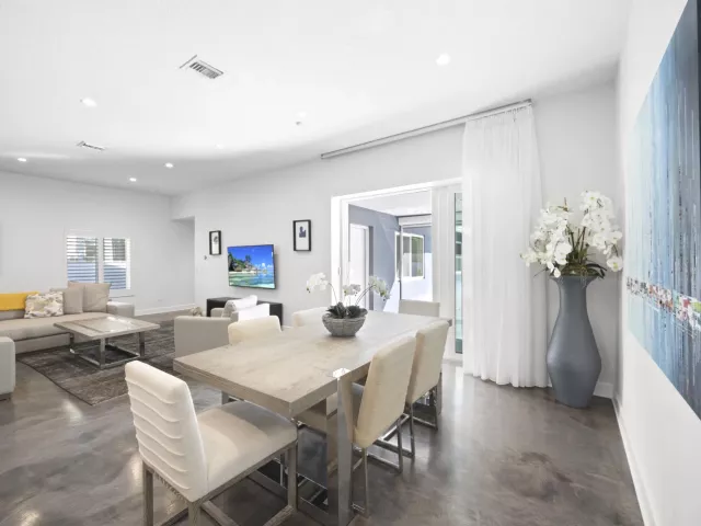 Продажа дома по адресу 930 NW 4th Court - фото 8895177